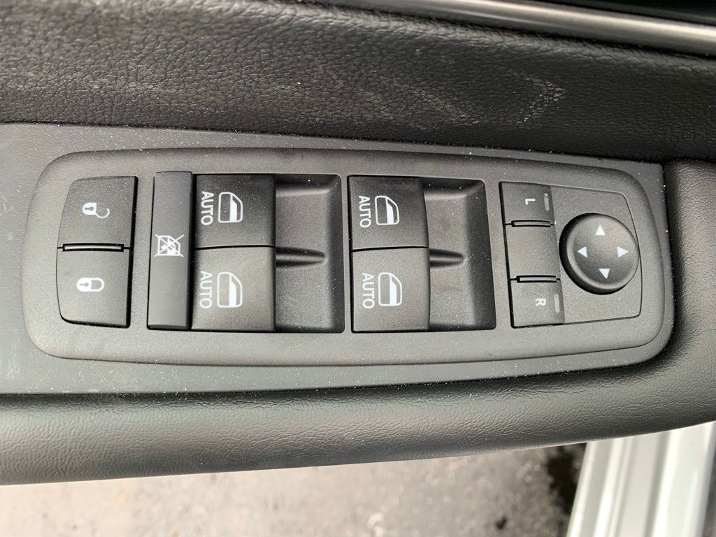 2026 Chrysler Pacifica Select - Photo 23