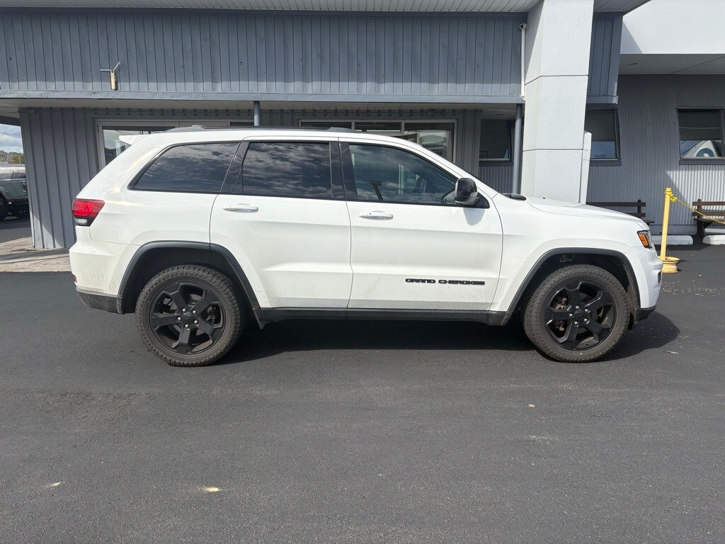 2018 Jeep Grand Cherokee Laredo photo 2