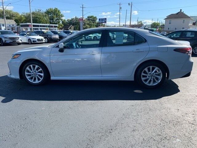 2023 Toyota Camry LE photo 2