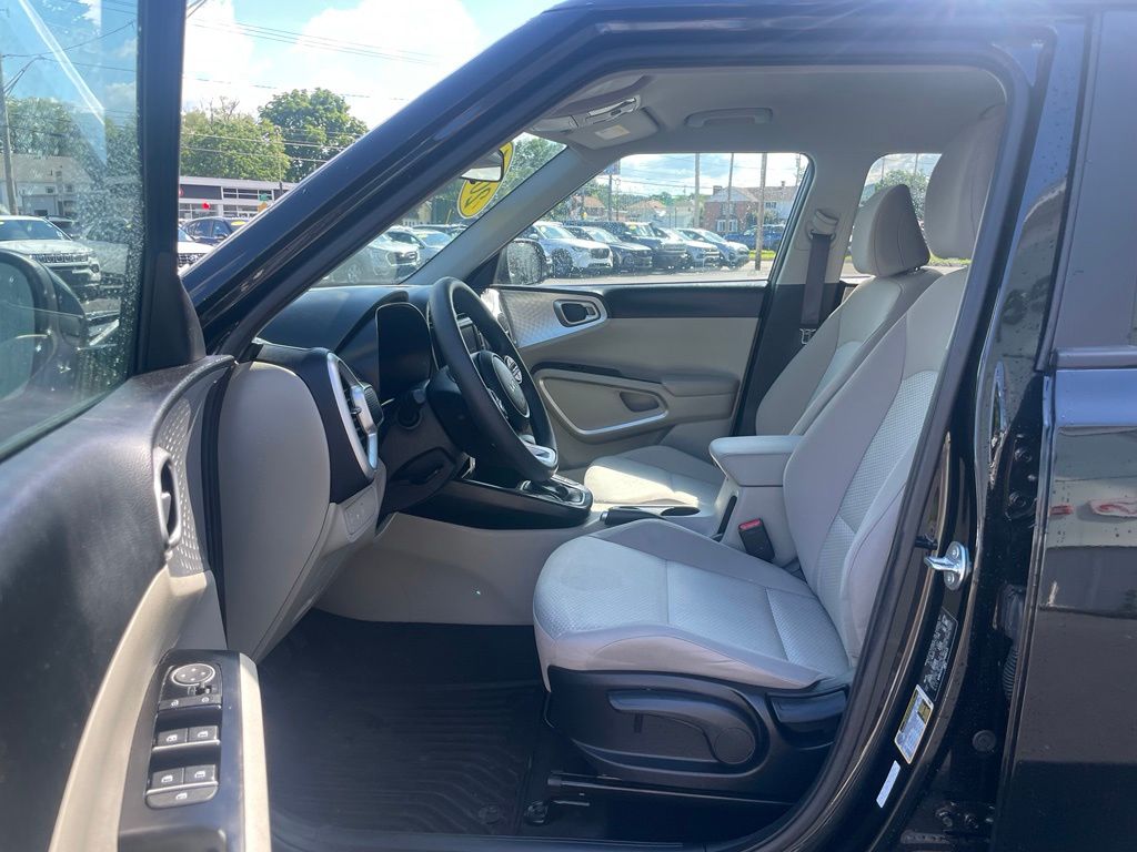 2025 Kia Soul LX - Photo 25