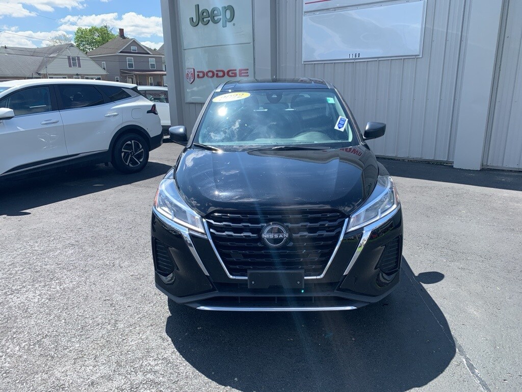 2022 Nissan Kicks S photo 2