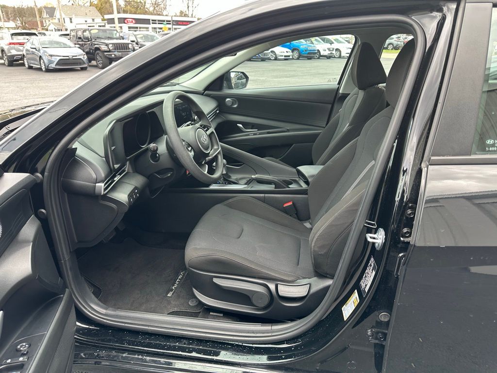2023 Hyundai Elantra SE - Photo 25