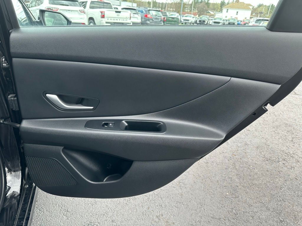 2023 Hyundai Elantra SE - Photo 35