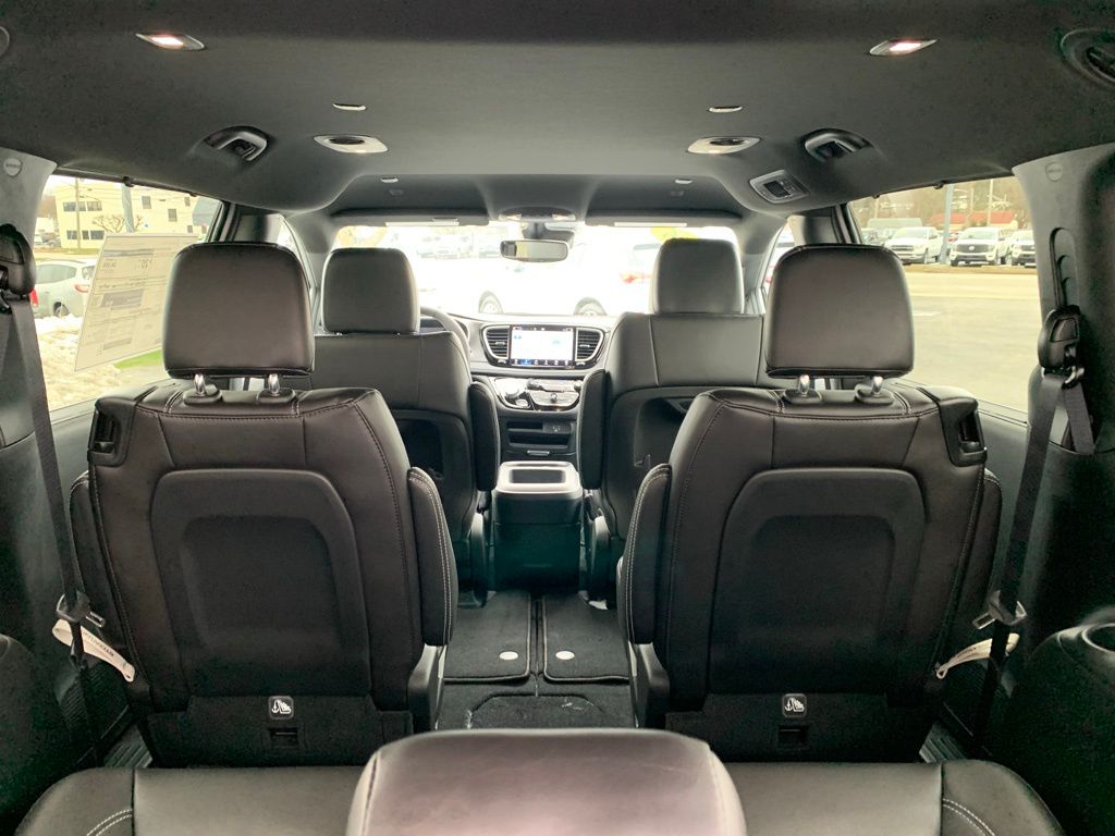 2026 Chrysler Pacifica Select - Photo 31