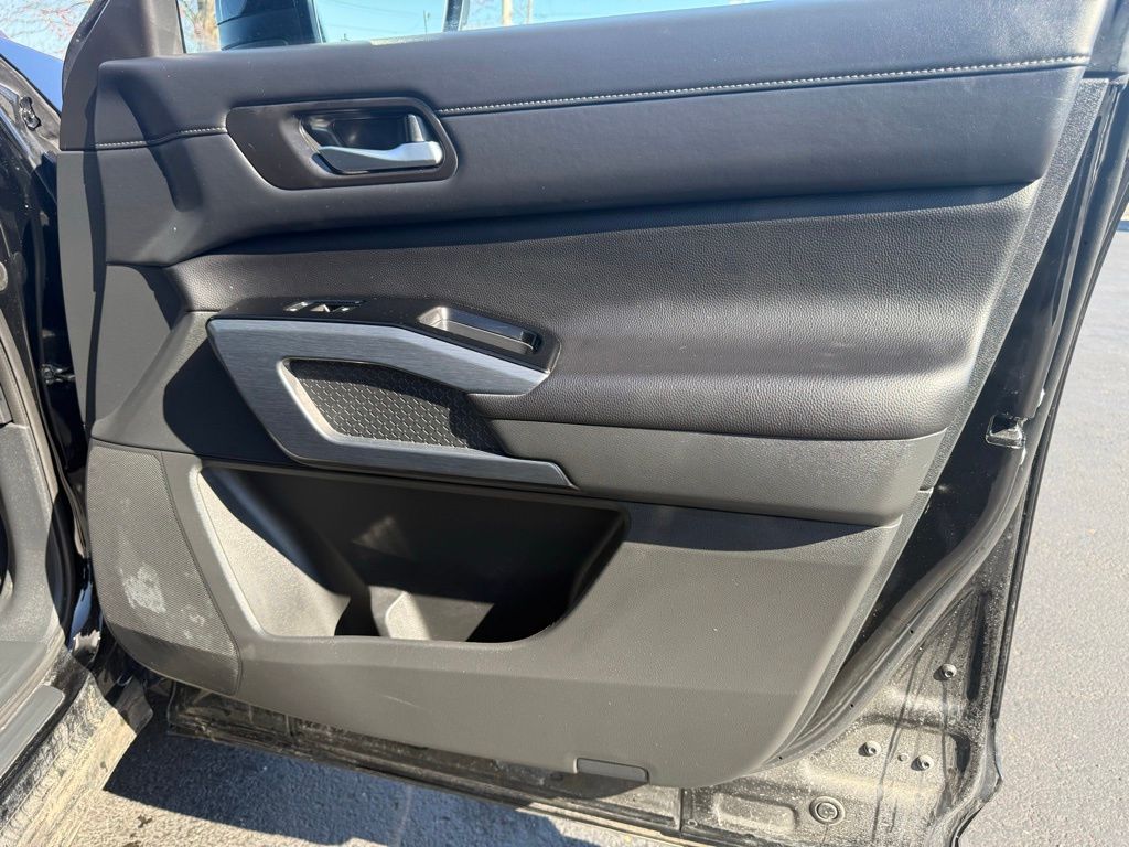 2025 Nissan Pathfinder SL - Photo 46