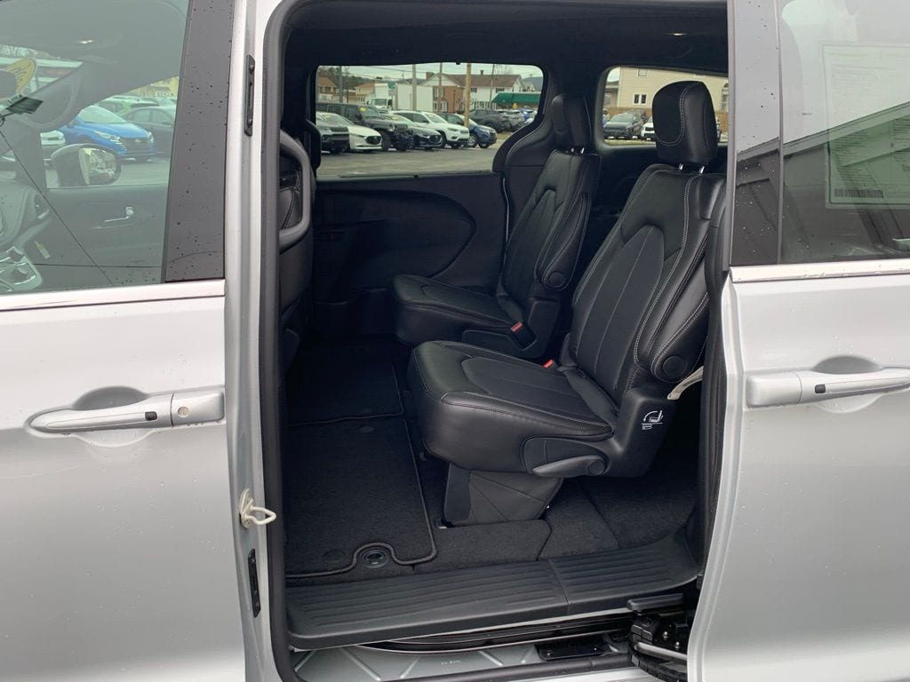 2026 Chrysler Pacifica Select - Photo 26