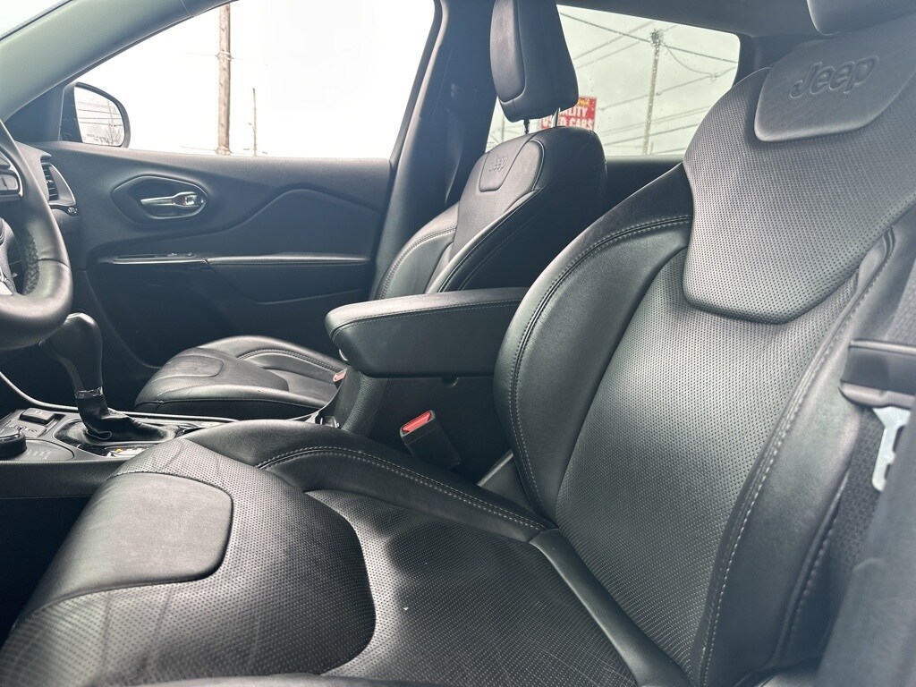 2023 Jeep Cherokee Altitude Lux photo 3