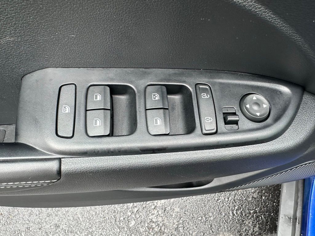 2023 Hyundai Venue Limited - Photo 27