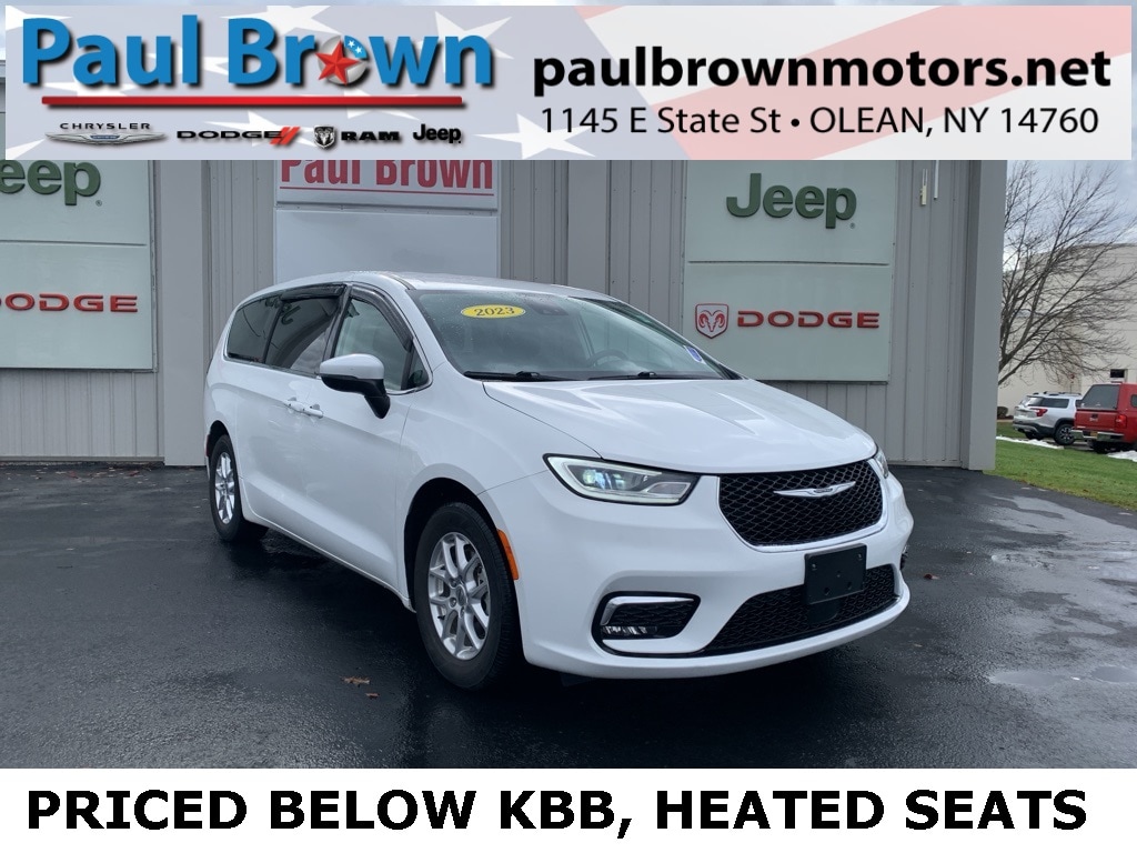 2023 Chrysler Pacifica Touring L's photo