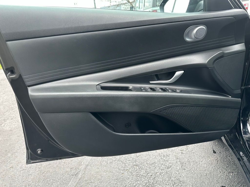 2023 Hyundai Elantra SE - Photo 28