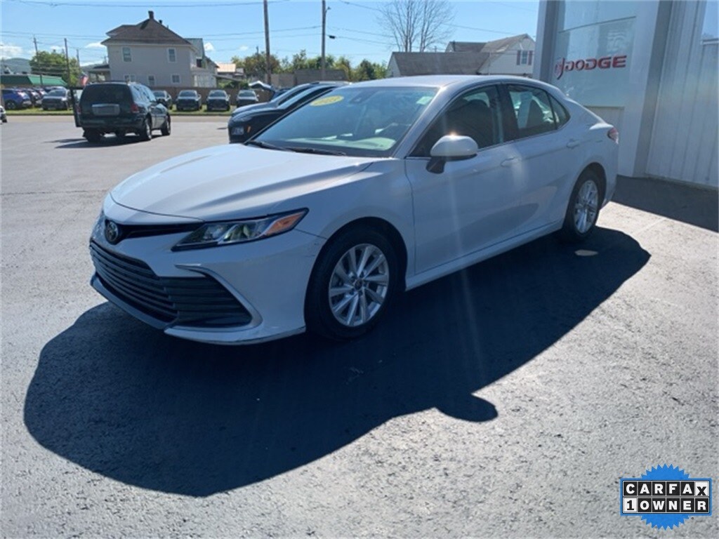 2023 Toyota Camry LE photo 3