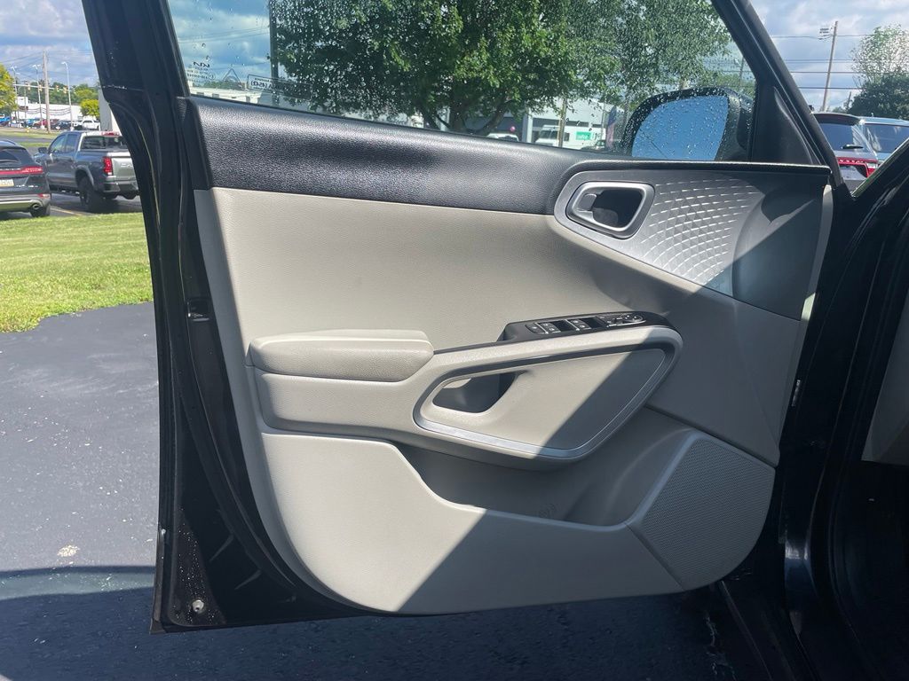 2025 Kia Soul LX - Photo 26