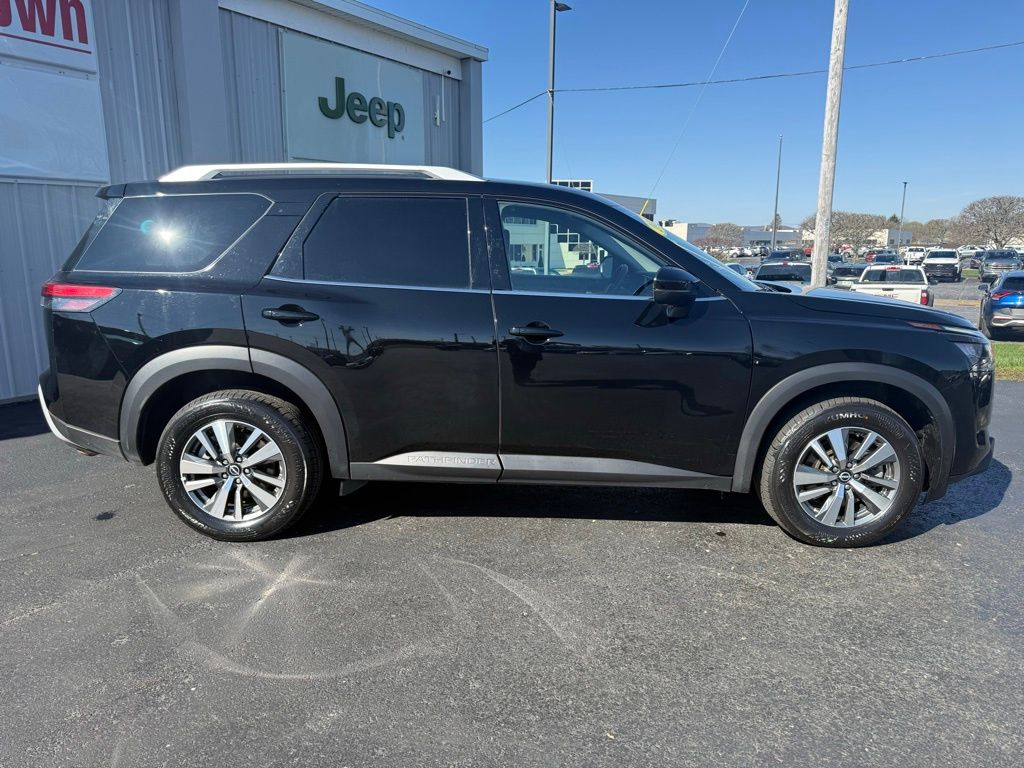 2025 Nissan Pathfinder SL - Photo 11