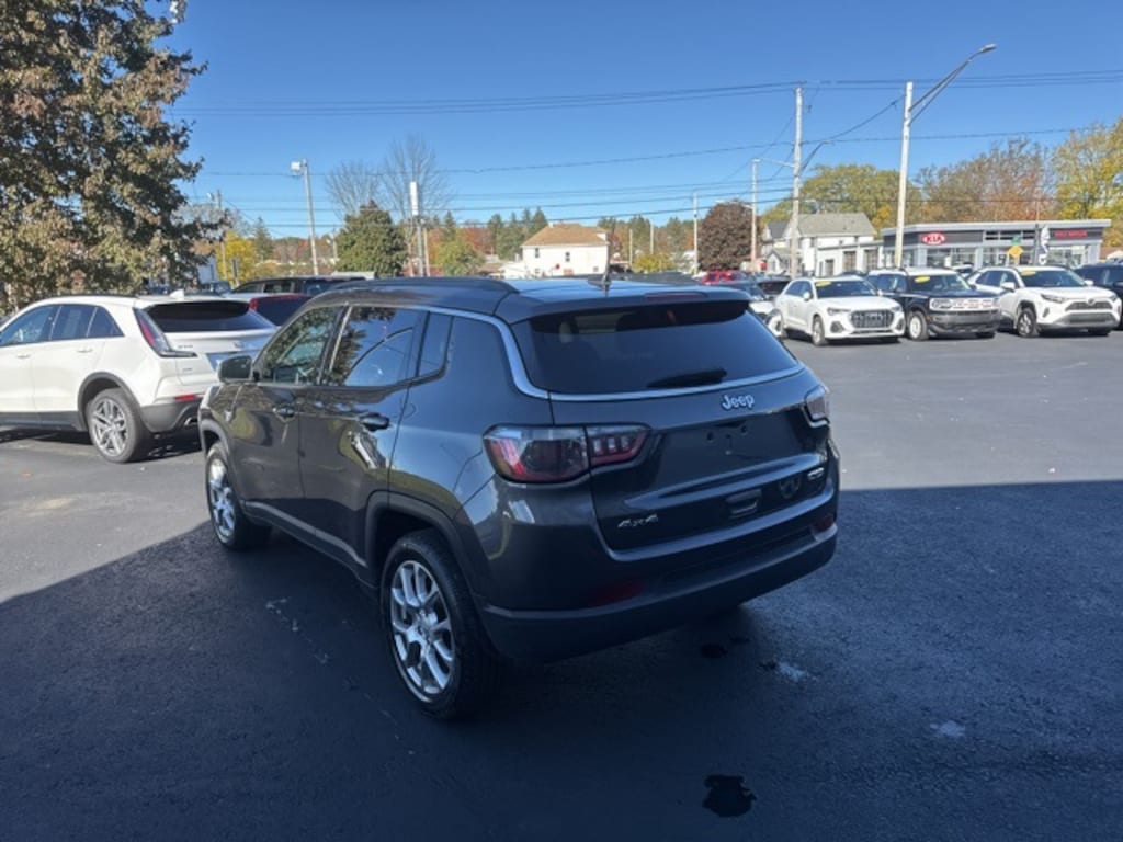 Used 2022 Jeep Compass Latitude Lux SUV