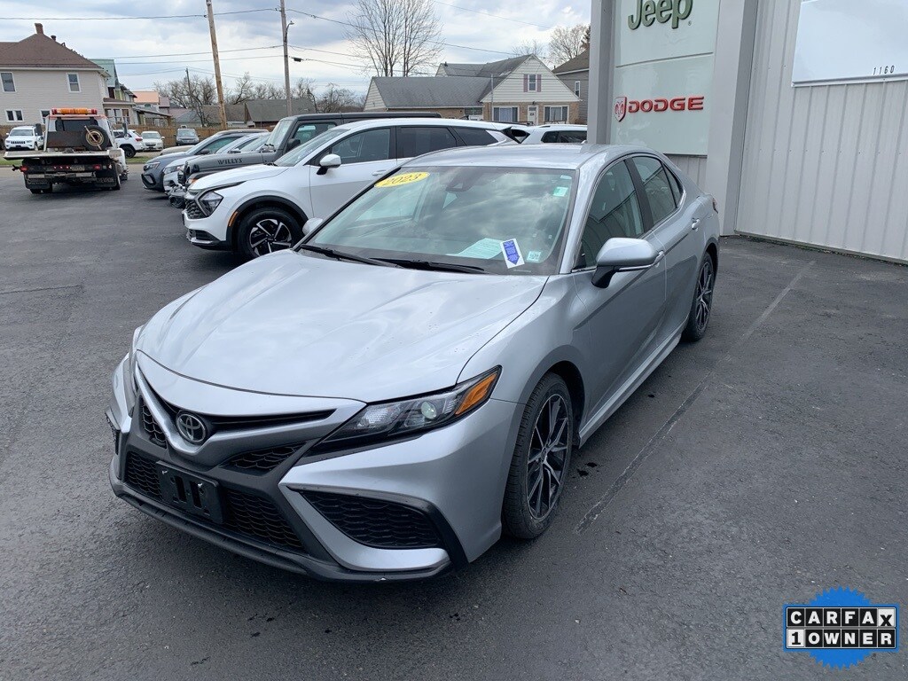 2023 Toyota Camry SE photo 3