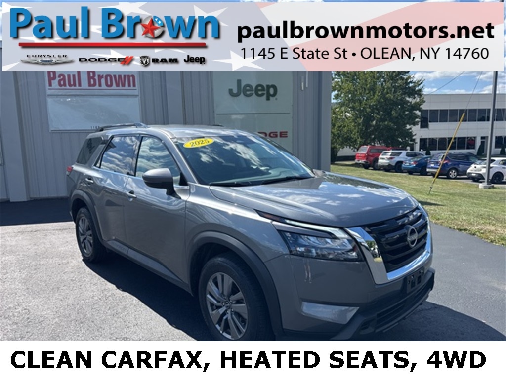 2025 Nissan Pathfinder SV's photo