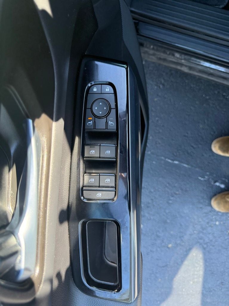 2025 Nissan Pathfinder SL - Photo 36