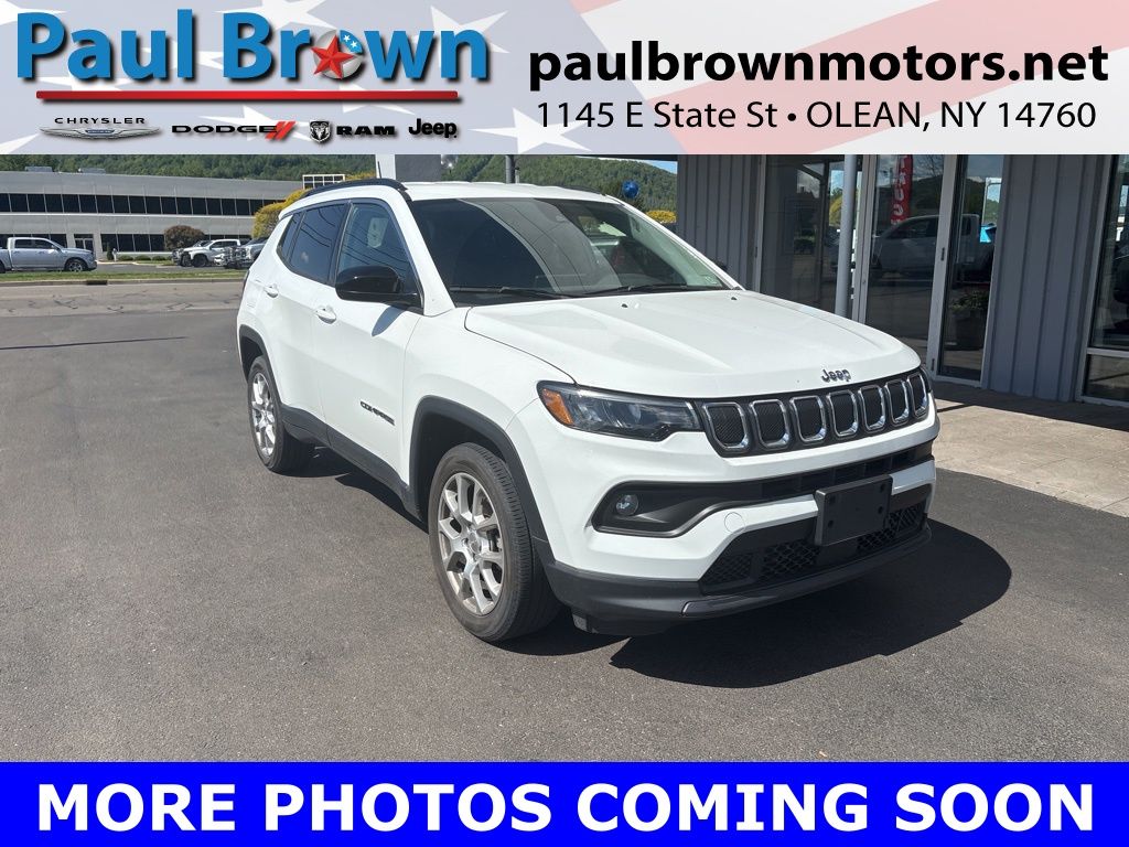 2022 Jeep Compass Latitude Lux 4X4's photo
