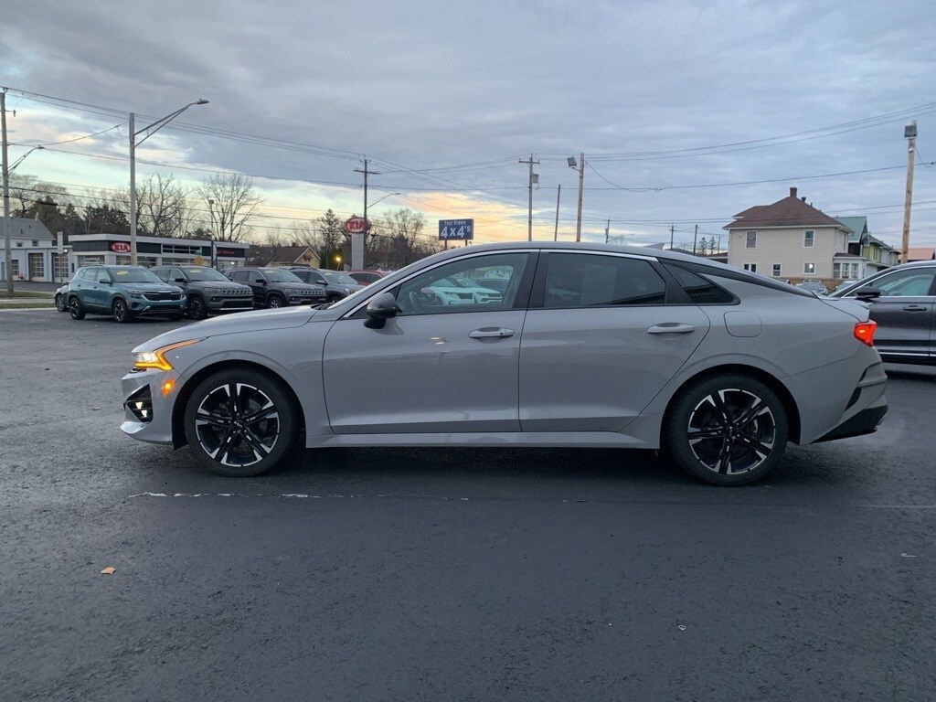 2024 Kia K5 GT-Line photo 3