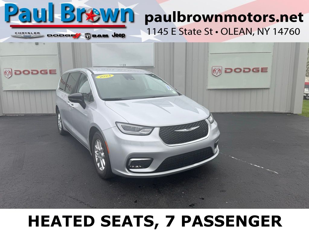 2024 Chrysler Pacifica Touring L's photo
