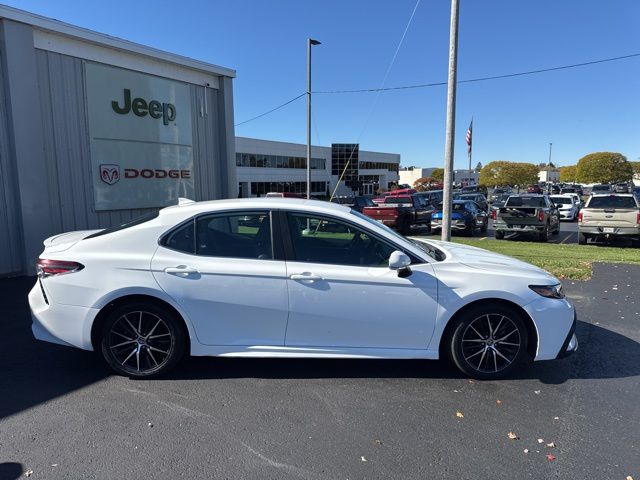 2024 Toyota Camry SE - Photo 7