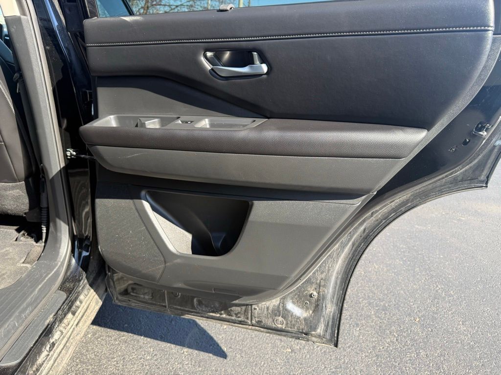 2025 Nissan Pathfinder SL - Photo 42
