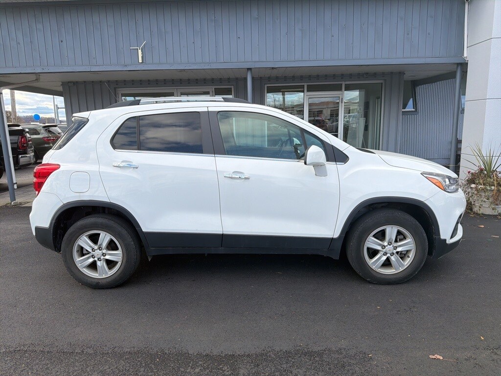 2019 Chevrolet Trax LT photo 2