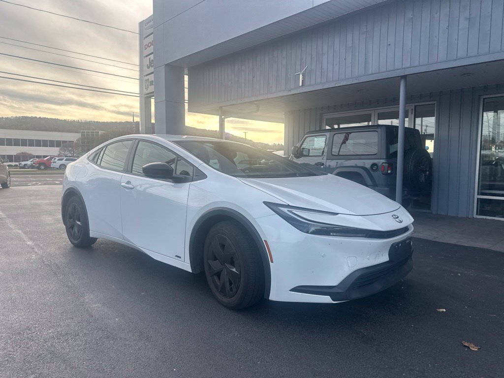 2025 Toyota Prius LE