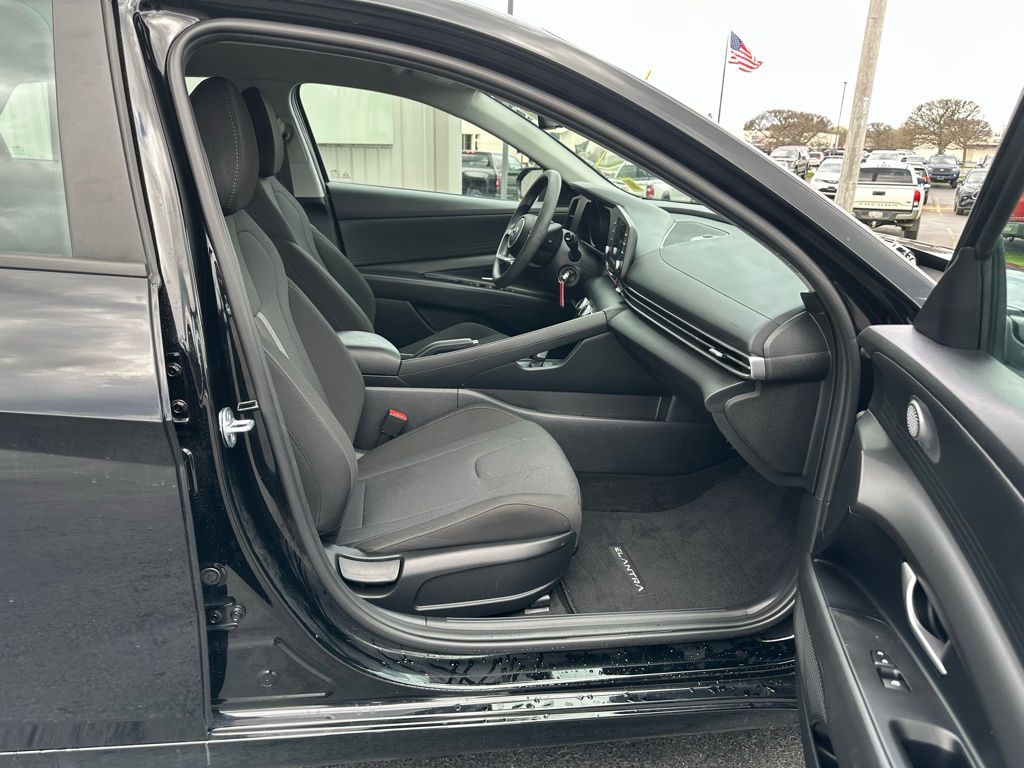 2023 Hyundai Elantra SE - Photo 36
