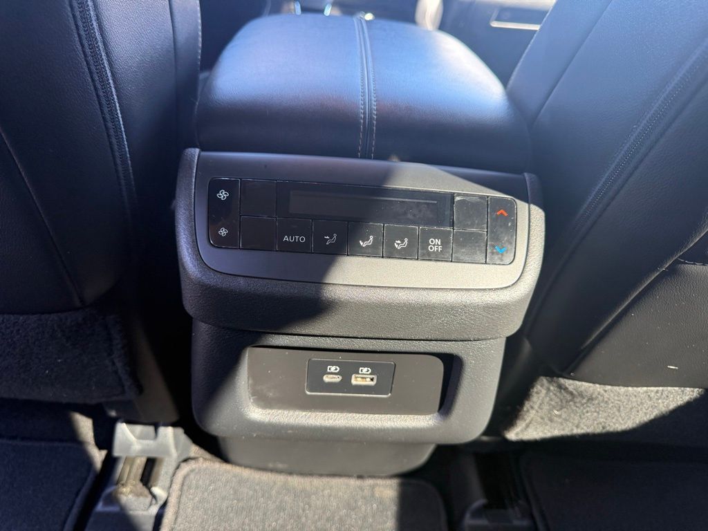 2025 Nissan Pathfinder SL - Photo 38