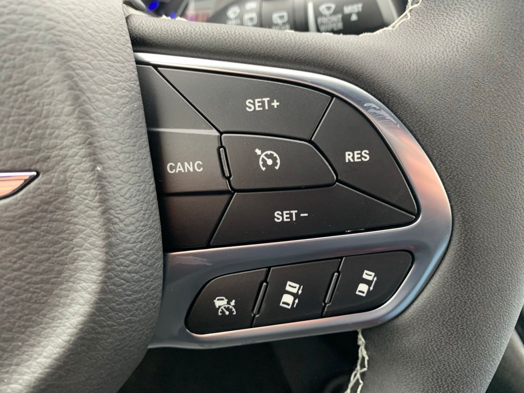 2026 Chrysler Pacifica Select - Photo 15