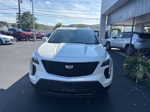 2023 Cadillac XT4 Sport photo 2