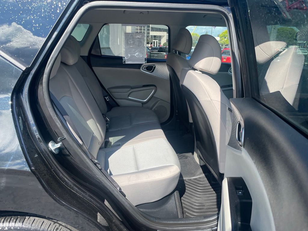 2025 Kia Soul LX - Photo 30