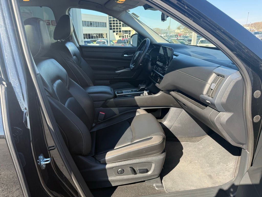 2025 Nissan Pathfinder SL - Photo 45