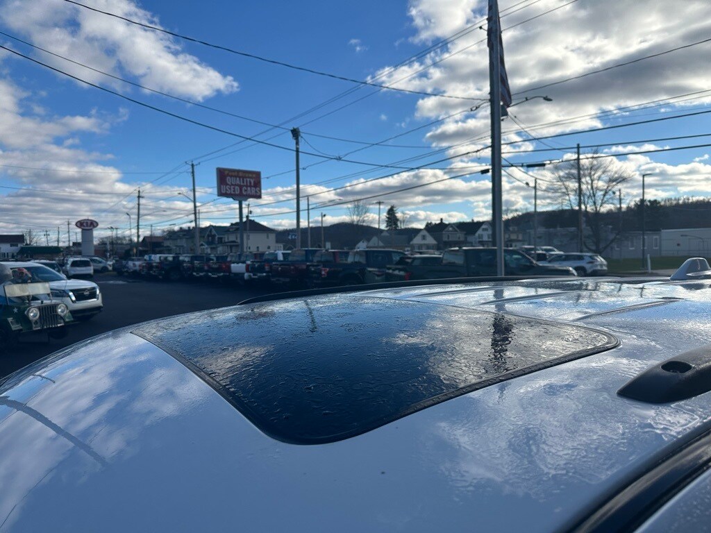2018 Jeep Grand Cherokee Laredo photo 2