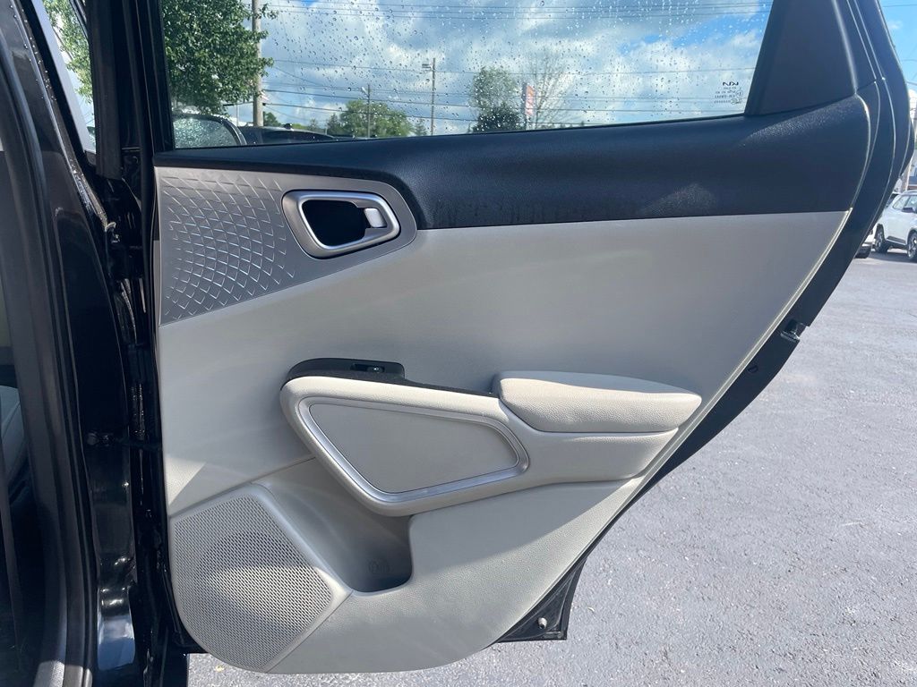 2025 Kia Soul LX - Photo 31
