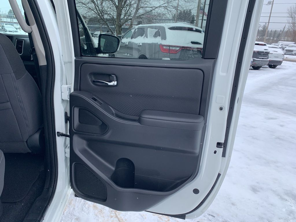 2024 Nissan Frontier SV - Photo 32