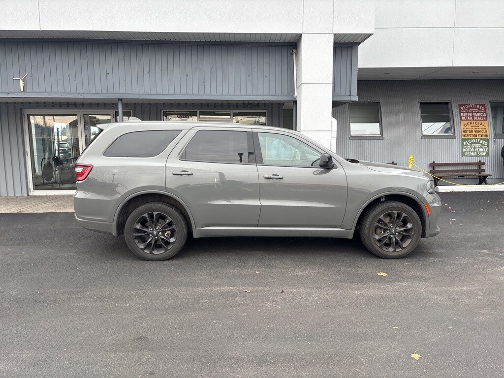 2022 Dodge Durango SXT photo 2