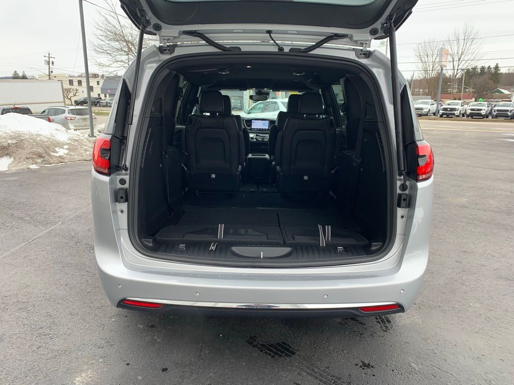 2026 Chrysler Pacifica Select - Photo 28