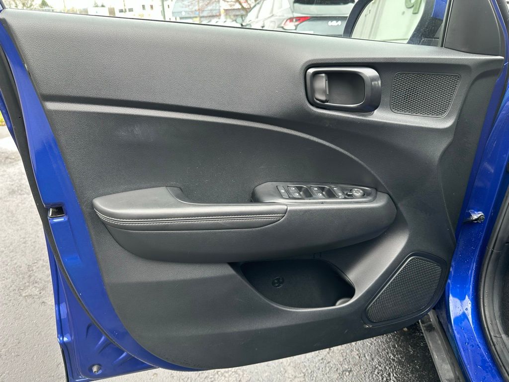 2023 Hyundai Venue Limited - Photo 28