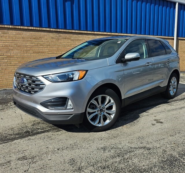 2024 Ford Edge Titanium photo 2