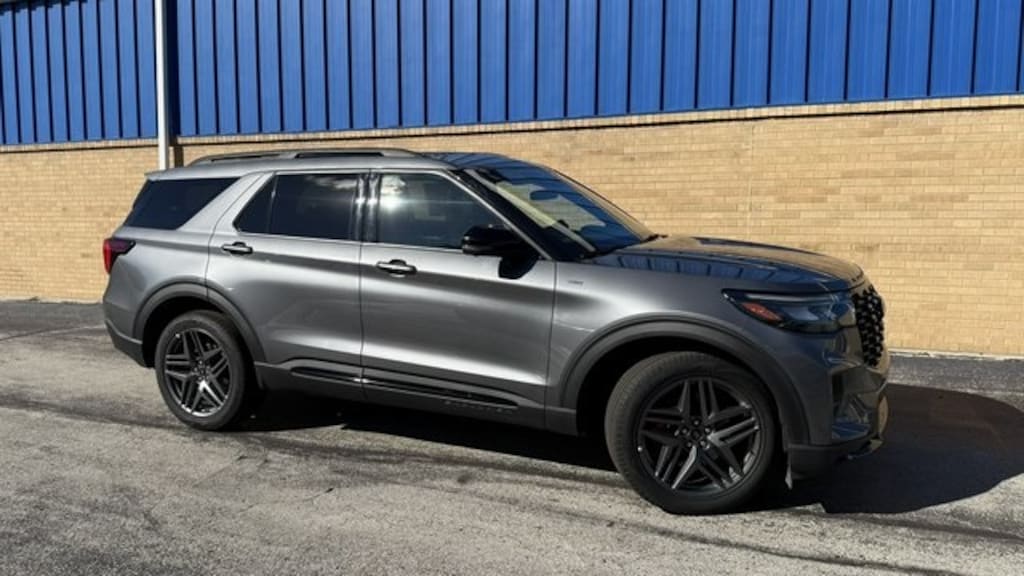 Used 2025 Ford Explorer ST-Line SUV