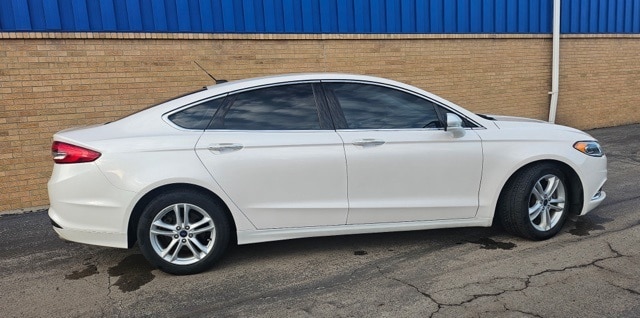 Used 2018 Ford Fusion SE with VIN 3FA6P0HD9JR136146 for sale in Hobart, IN
