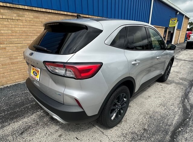 2020 Ford Escape SE photo 3