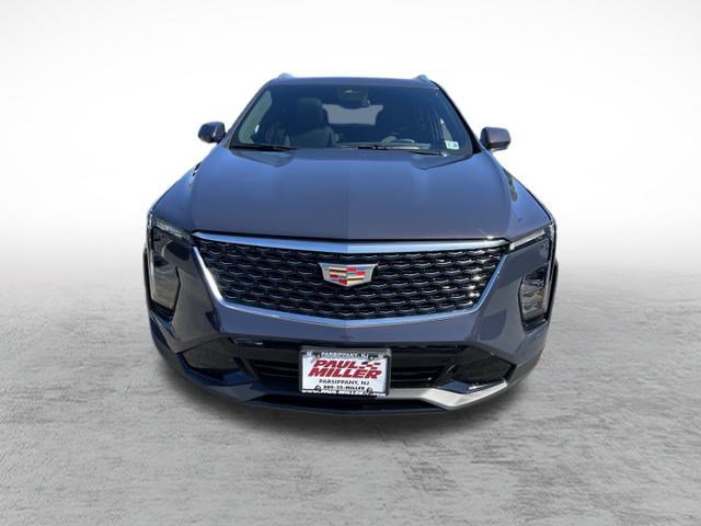 2025 Cadillac XT4 Premium Luxury photo 2