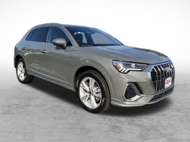 2022 Audi Q3 S line Premium Plus photo 3