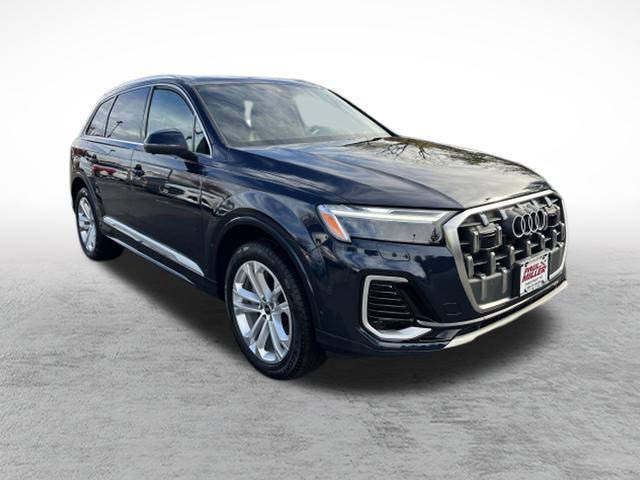 2025 Audi Q7 45 Premium Plus photo 3
