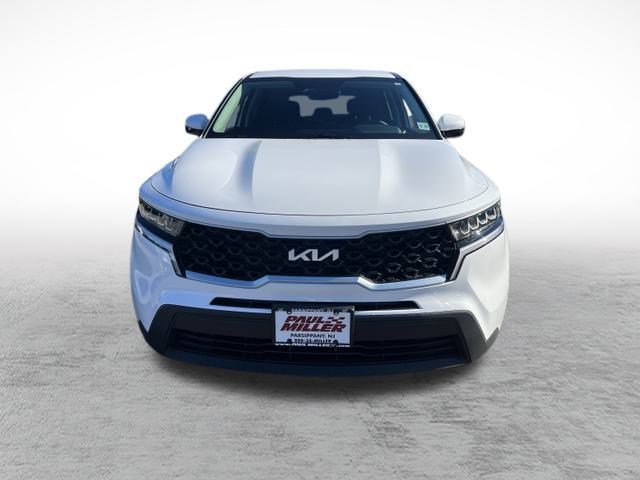 2022 Kia Sorento LX photo 2
