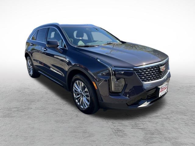 2025 Cadillac XT4 Premium Luxury photo 3