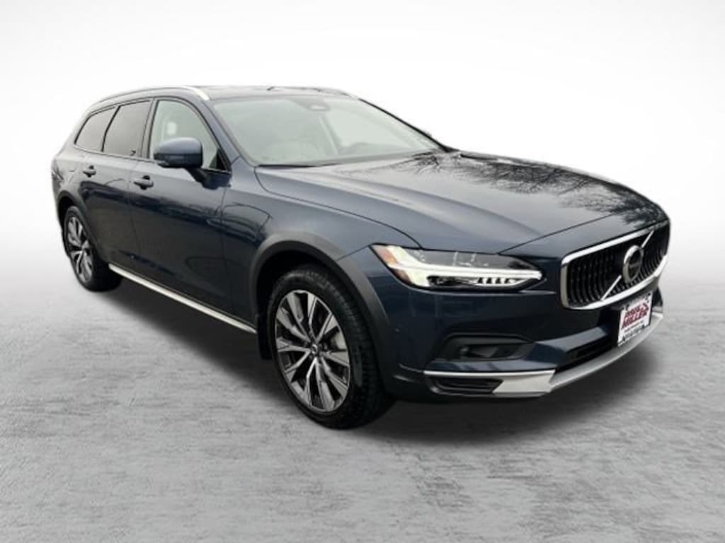 Used 2025 Volvo V90 Cross Country B6 Wagon